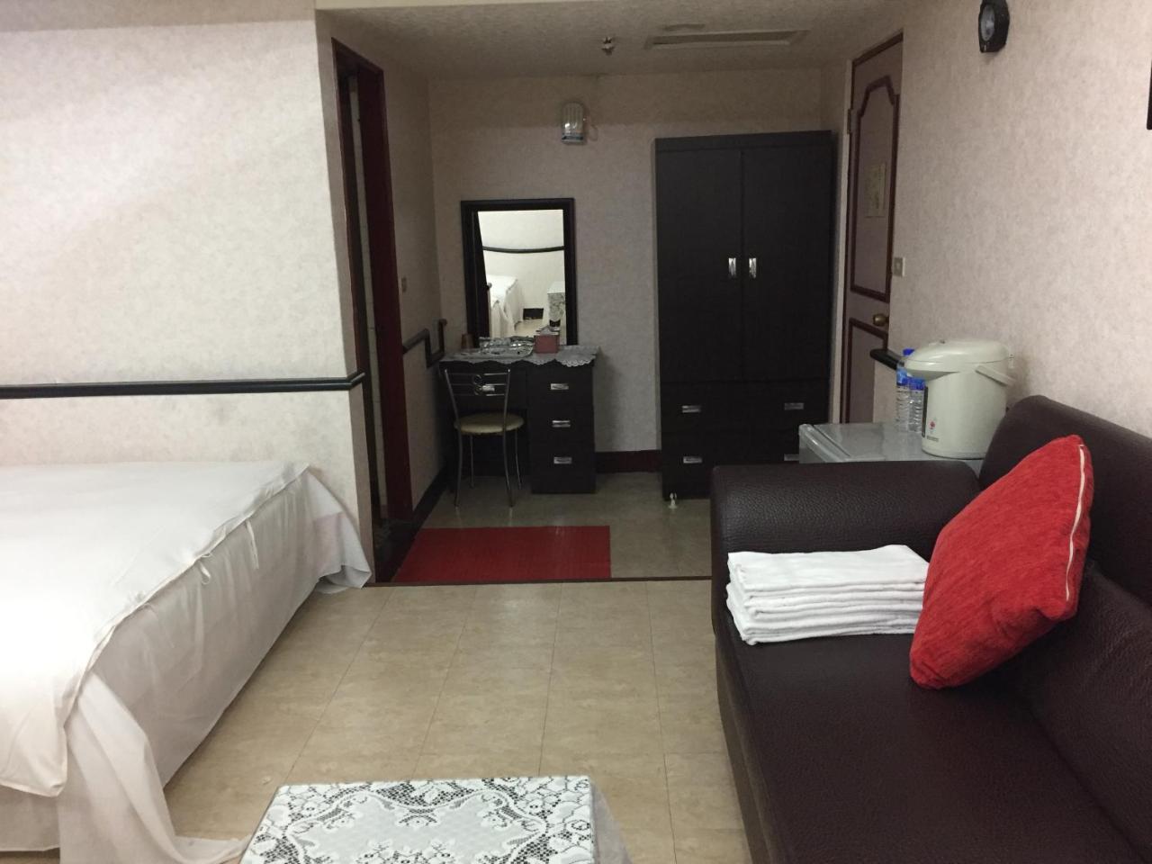 King Lo Tung Hotel Луодонг Екстериор снимка